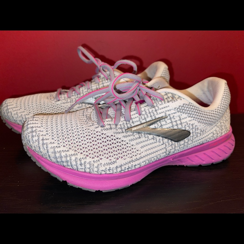Women’s Brooks Revel 3 Pink Running Shoe, Size 8 Gem
